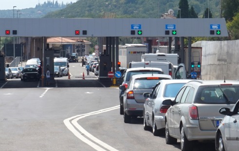 Policia informon mbi levizjen jashte vendit: Ku lejohet dhe ndalohet kalimi